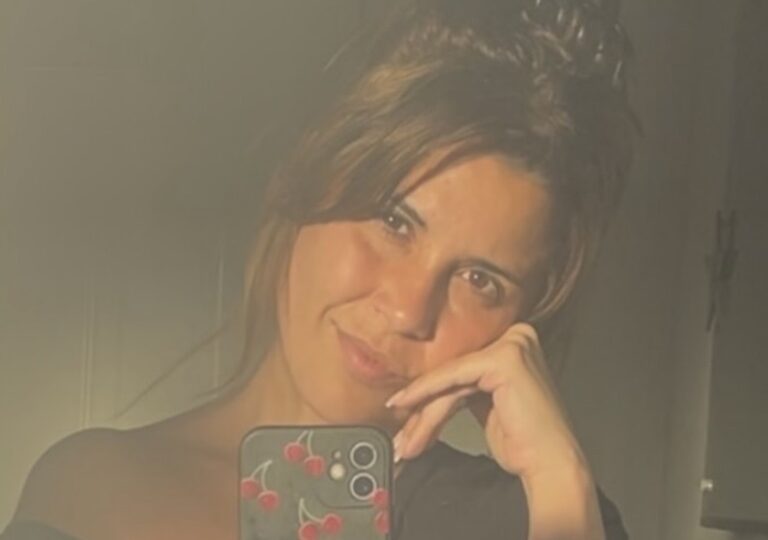 Picture of Elle taking a selfie